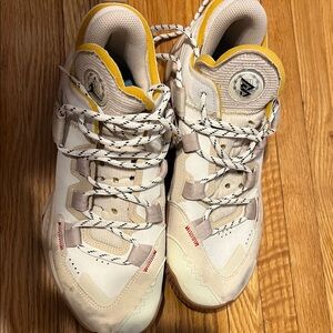 Jordan Women's Sneakers in White and Yellow